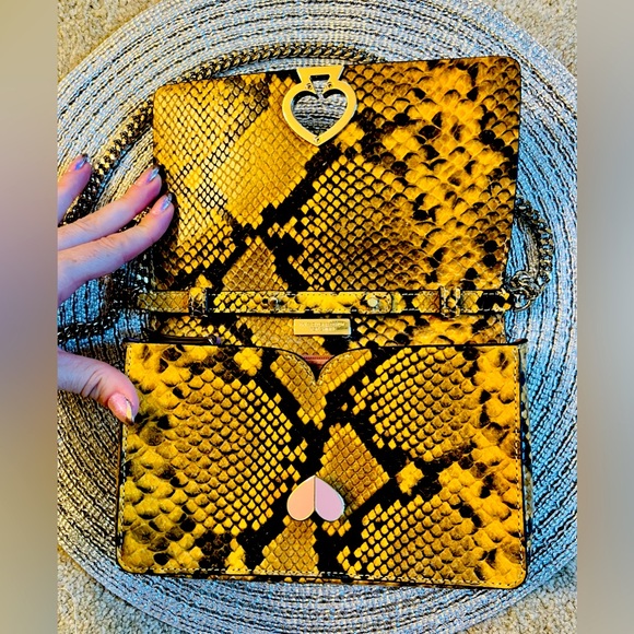 ♠️ Kate Spade ♠️ Snake Embossed Small Turn Lock Crossbody Bag with Chain Strap - Picture 9 of 13